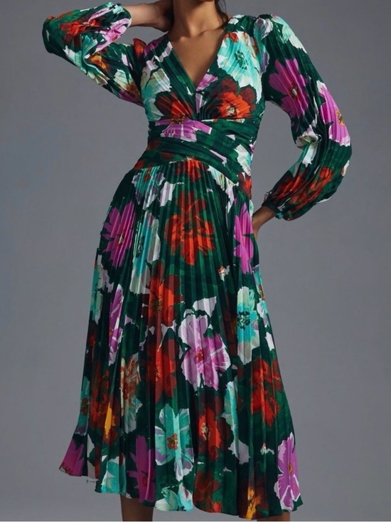 Anthropologie Dresses & Skirts - Maeve By Anthropologie Pleated V-Neck Floral Dress